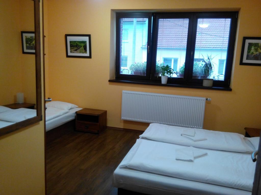 Penzion Vinarsky Dvorek Velke Nemcice 객실 사진